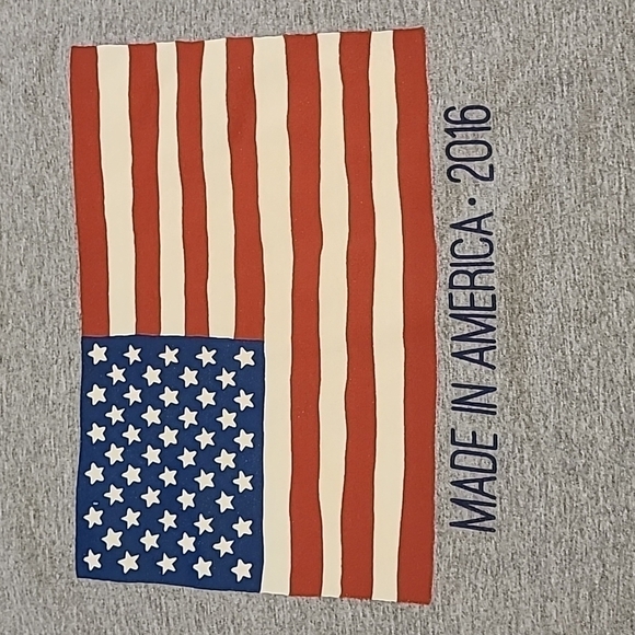 3/$20 Made In The USA Gray American Flag T-shirt - Picture 3 of 7